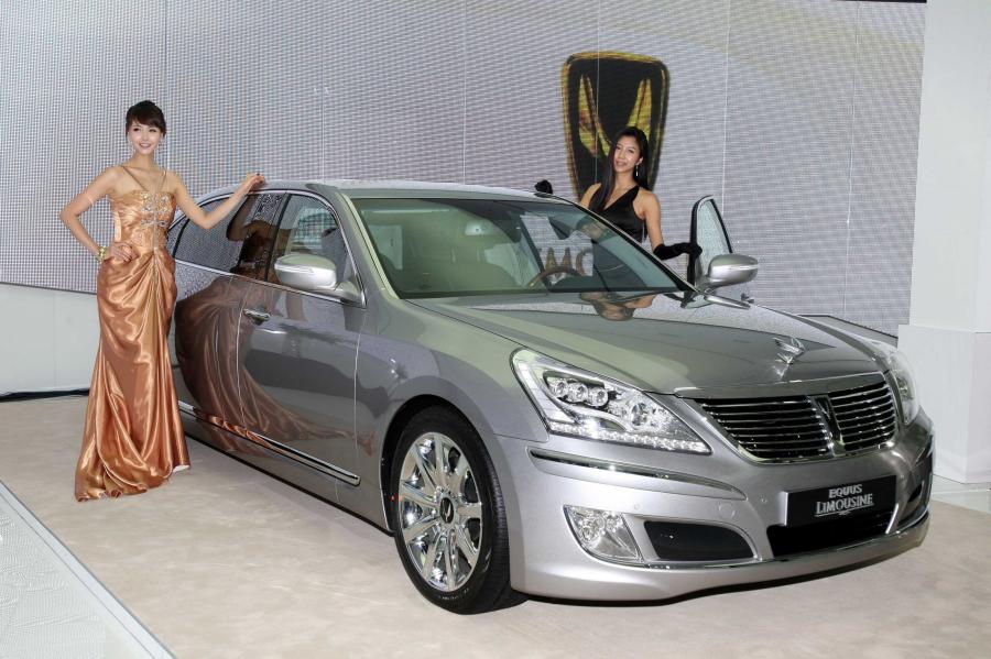  Hyundai Equus Limousine 2010 года  (фото 7 из 9)